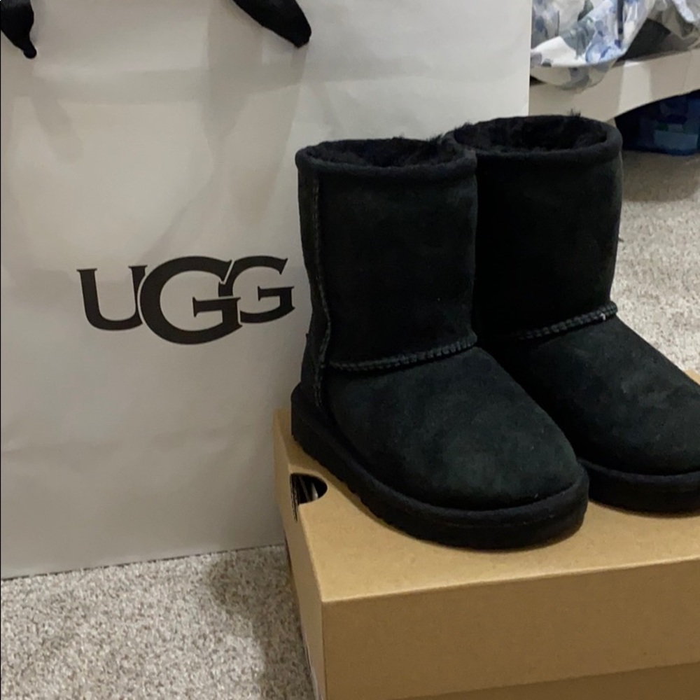 Like new black uggs